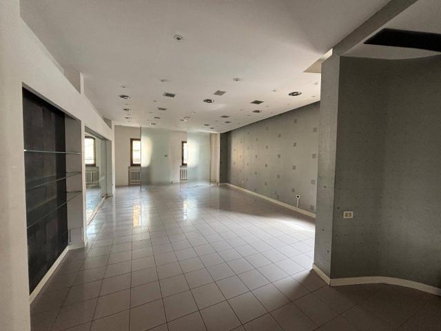 Appartamento in vendita a Centro, Marche