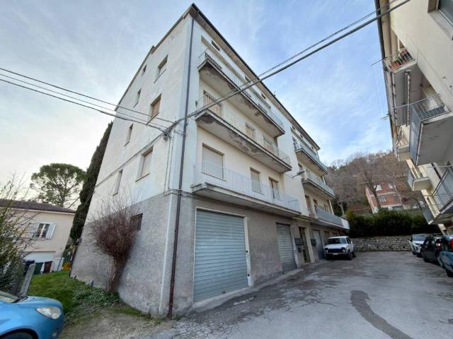 Appartamento in vendita a Piano, Marche