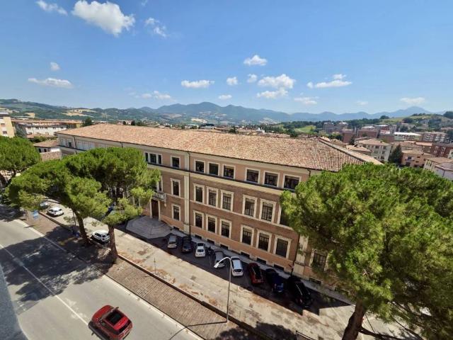 Appartamento in vendita a Centro, Marche