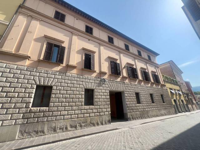 Appartamento in vendita a Centro, Marche