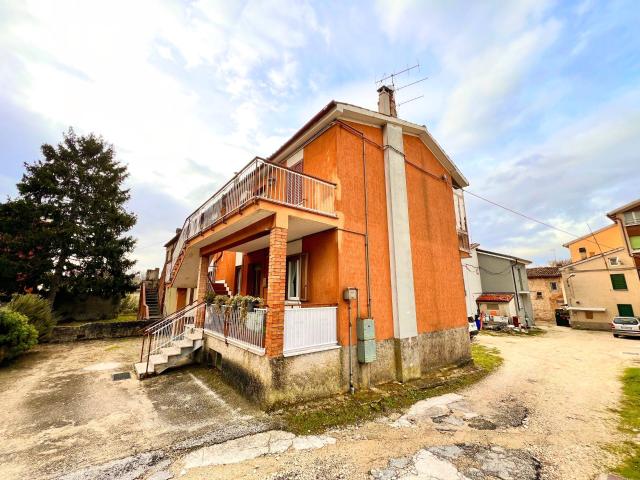 Appartamento in vendita a Albacina-Borgo Tufico, Marche