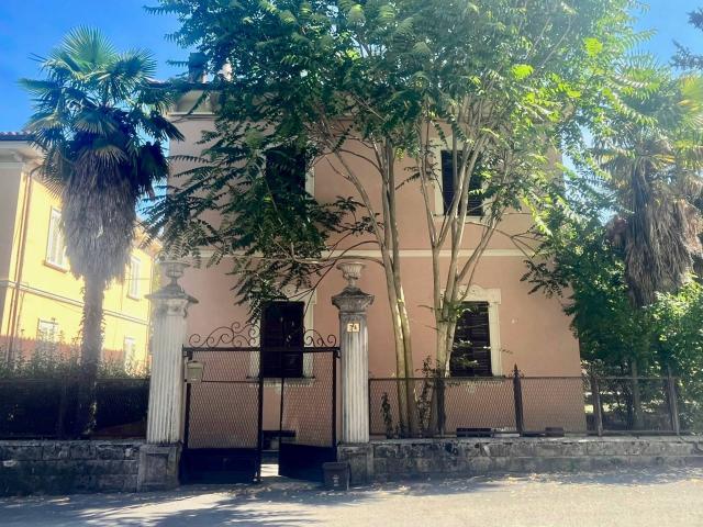 Appartamento in vendita a Centro, Marche