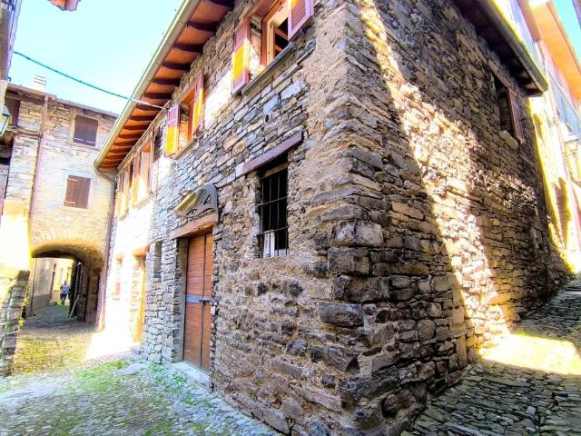 Appartamento in vendita a Faggeto Lario, Lombardia