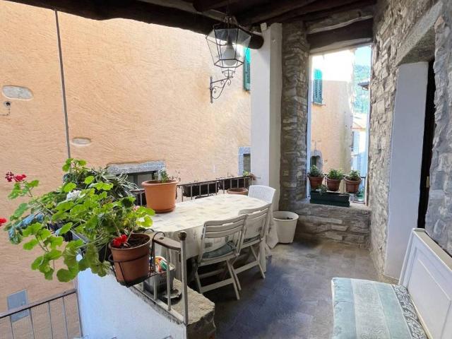 Appartamento in vendita a Faggeto Lario, Como