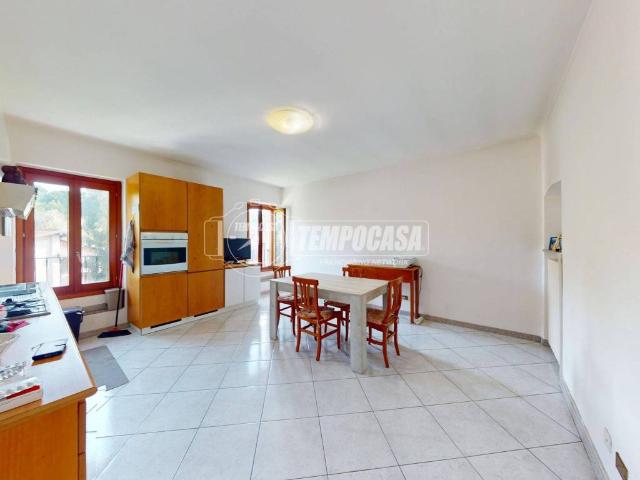 Appartamento in vendita a Camnago Faloppio, Lombardia