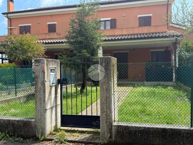Appartamento in vendita a Carrara, Marche
