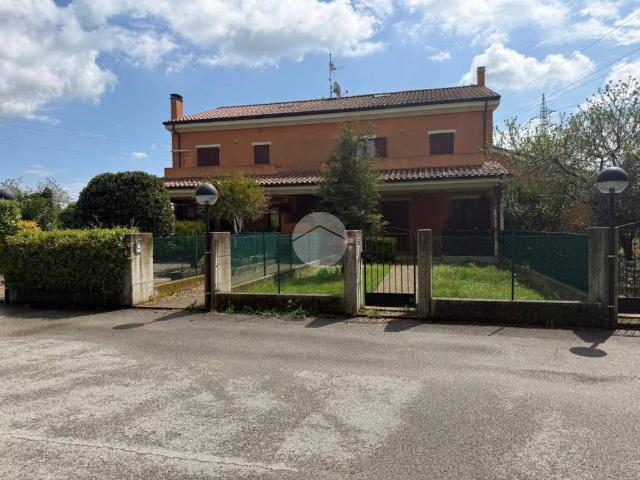 Appartamento in vendita a Carrara, Marche