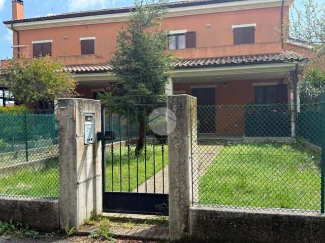 Appartamento in vendita a Carrara, Marche