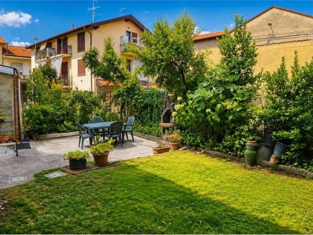 Appartamento in vendita a Fenegrò, Lombardia