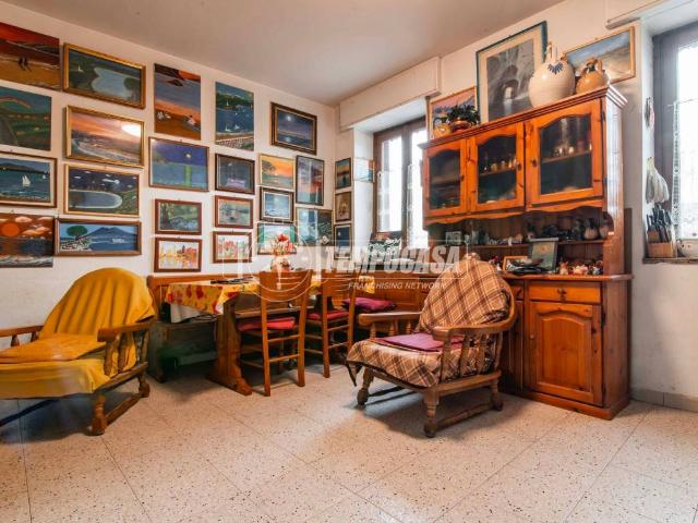 Appartamento in vendita a Fenegrò, Lombardia
