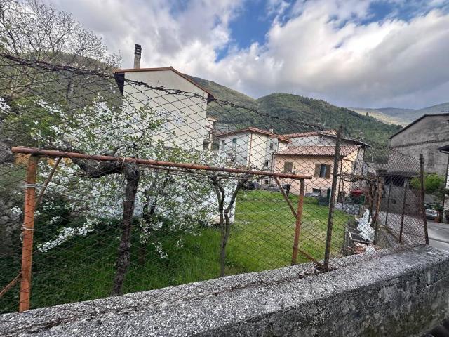 Appartamento in vendita a Ferentillo, Umbria