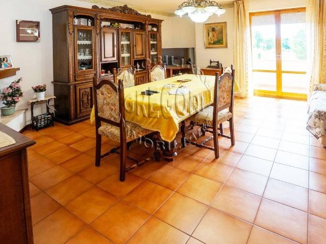 Appartamento in vendita a Santa Petronilla, Marche