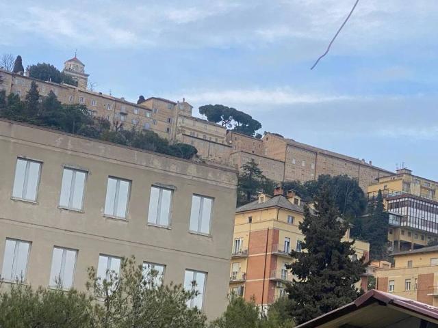 Appartamento in vendita a Rione Murato, Marche