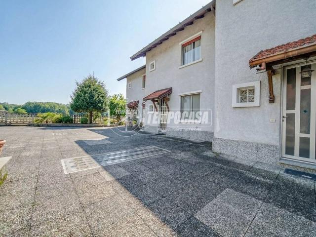 Villa Schiera in vendita a Ferno, Lombardia