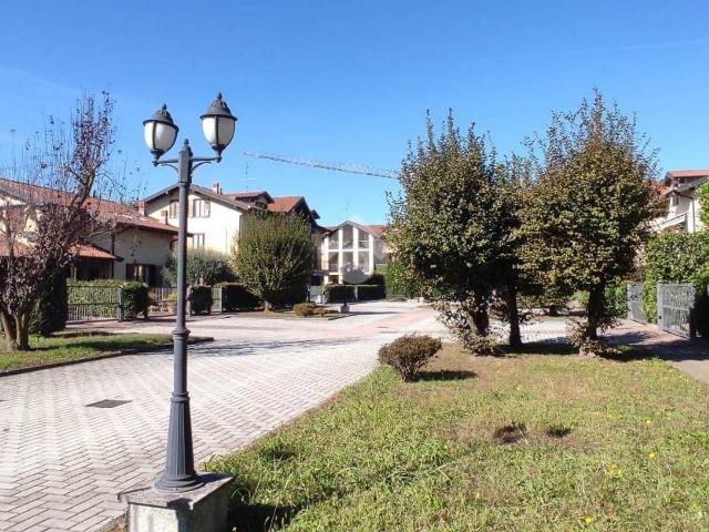 Appartamento in vendita a Ferno, Varese