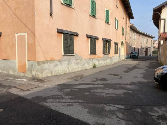 Appartamento in vendita a Ferno, Lombardia