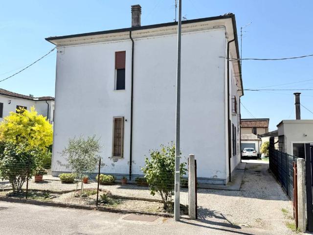 Appartamento in vendita a Ferrara, Reggio Emilia