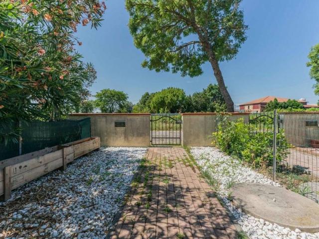 Villa Indipendente in vendita a Ferrara, Reggio Emilia