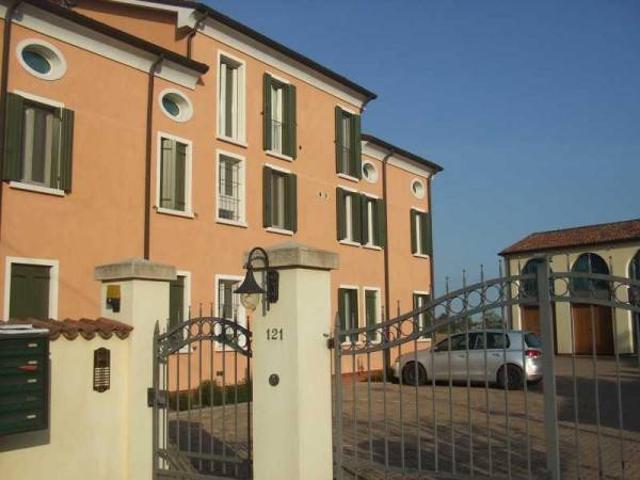 Appartamento in vendita a Ferrara, Reggio Emilia