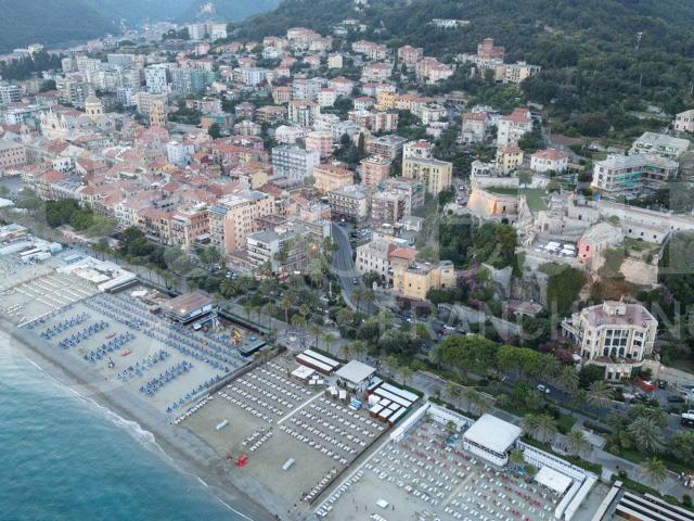 Appartamento in vendita a Finalmarina, Finale Ligure