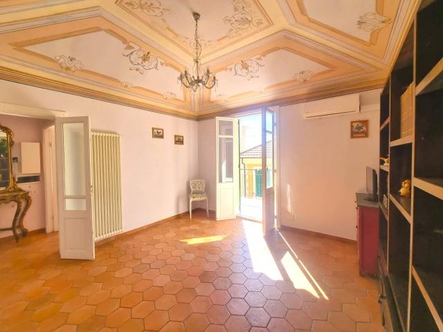 Appartamento in vendita a Finalmarina, Finale Ligure