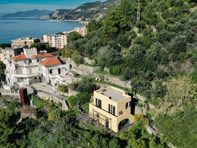 Appartamento in vendita a Finale Ligure, Liguria
