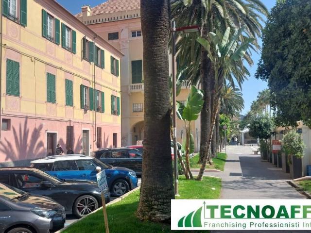 Appartamento in vendita a Finalmarina, Finale Ligure