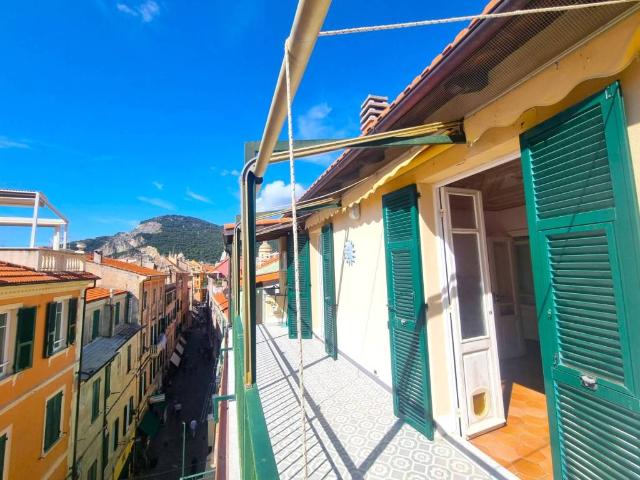 Appartamento in vendita a Finalmarina, Finale Ligure