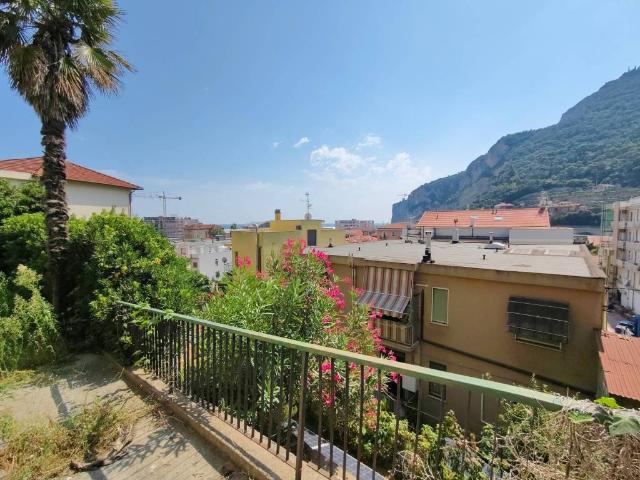 Appartamento in vendita a Finalmarina, Finale Ligure