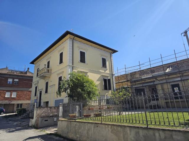 Appartamento in vendita a Foligno, Umbria