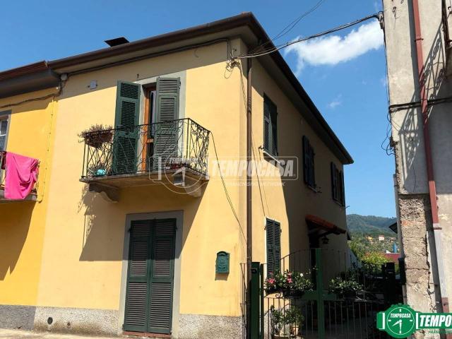 Appartamento in vendita a Follo, Liguria