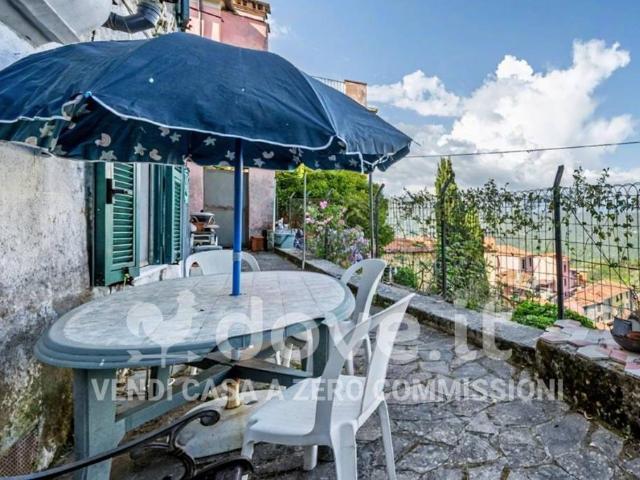 Appartamento in vendita a Follo, Liguria