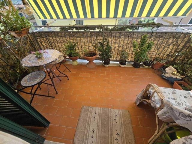 Appartamento in vendita a Follo, Liguria