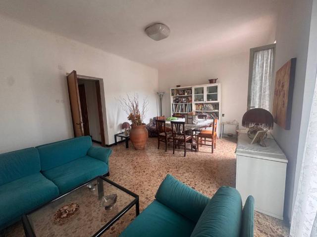 Appartamento in vendita a Follo, Liguria