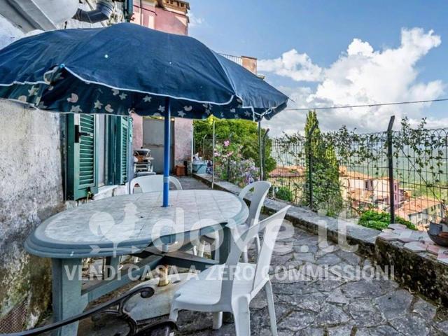 Appartamento in vendita a Follo, Liguria