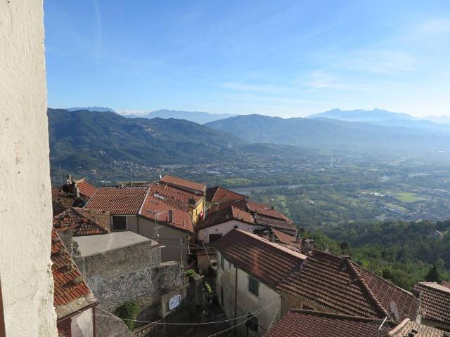 Appartamento in vendita a Follo Alto, Follo