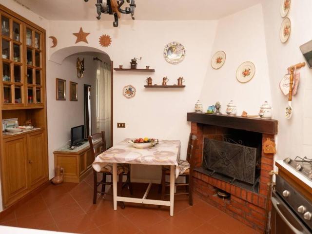 Appartamento in vendita a Follo, Liguria
