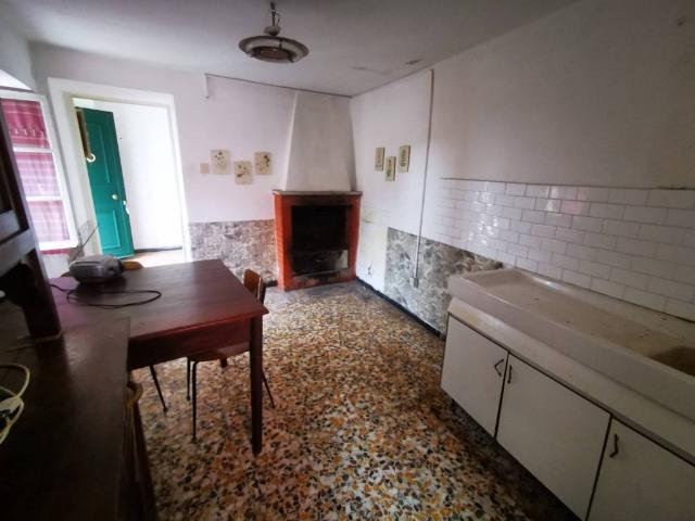 Appartamento in vendita a Follo, Liguria