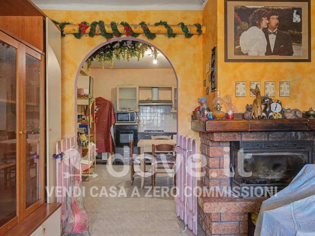 Appartamento in vendita a Follo, Liguria