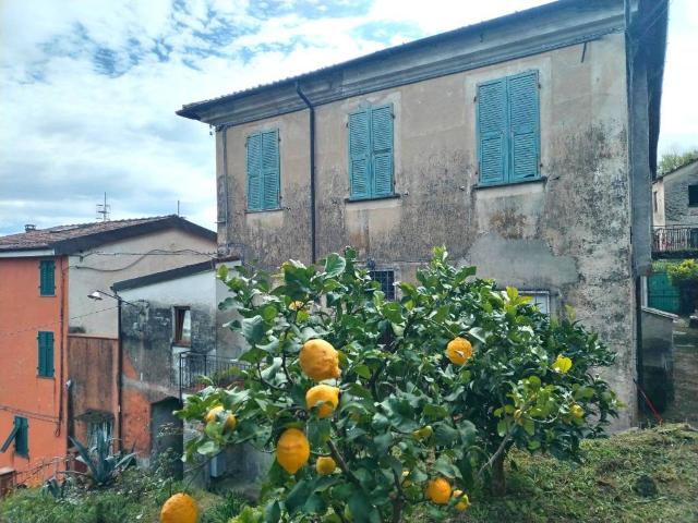 Appartamento in vendita a Follo, Liguria