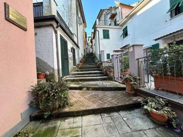 Appartamento in vendita a Follo, Liguria