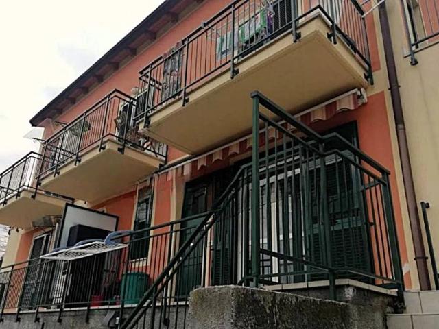 Appartamento in vendita a Follo, Liguria