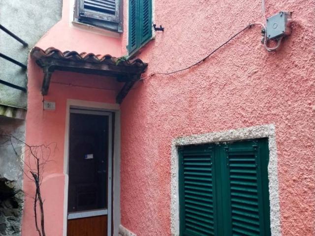 Appartamento in vendita a Follo Alto, Follo