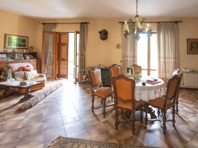 Appartamento in vendita a Follo, Liguria