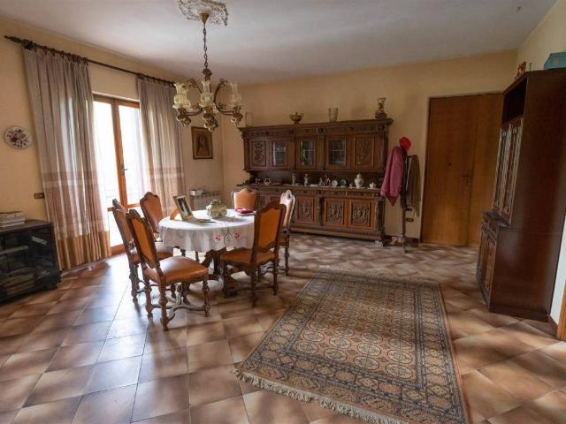Appartamento in vendita a Follo, Liguria