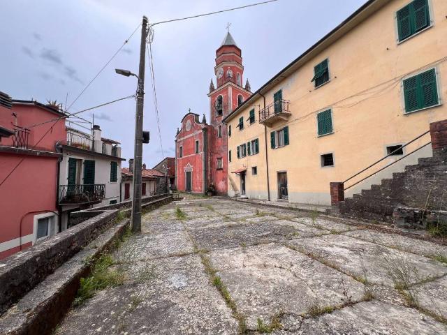 Appartamento in vendita a Follo, Liguria