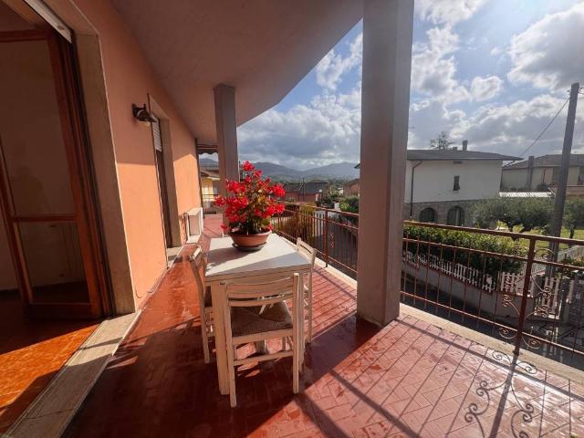 Appartamento in vendita a Follo, La Spezia