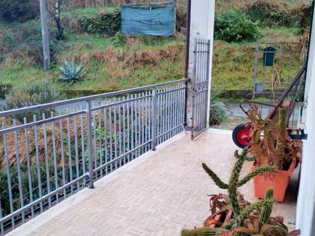 Appartamento in vendita a Follo, Liguria