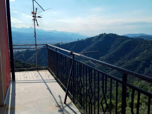 Appartamento in vendita a Follo, Liguria