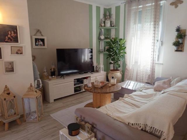 Appartamento in vendita a Follo, Liguria